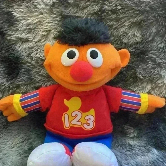 Playskool HASBRO SESAME STREET
ROCKIN' NUMBERS ERNIE TALKING  PLUSH
TOY - Picture 6 of 11